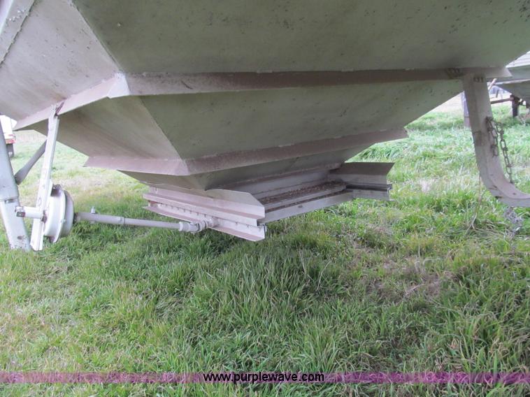 image for item G9574 1983 Wilson grain trailer