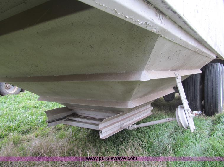 image for item G9574 1983 Wilson grain trailer