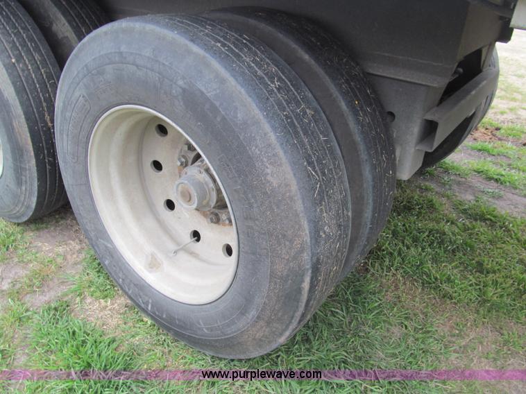 image for item G9575 1995 Jet aluminum grain trailer