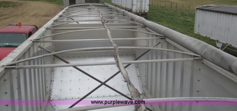 image for item G9575 1995 Jet aluminum grain trailer