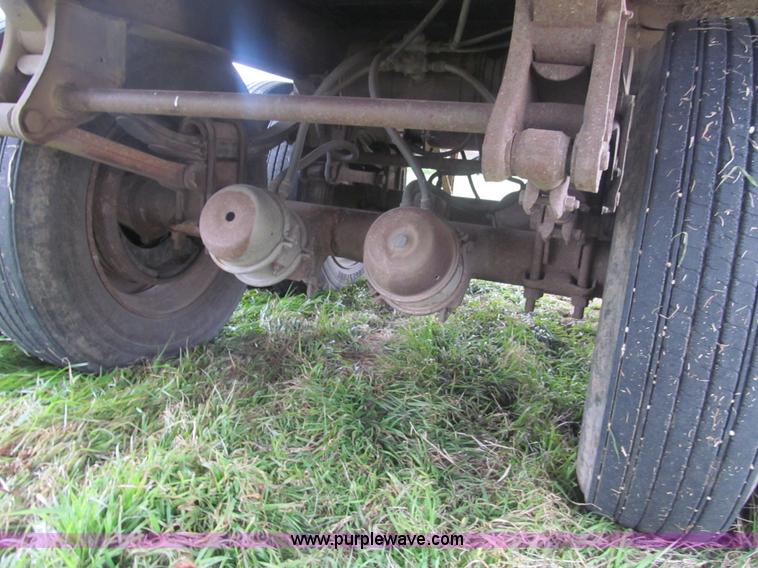 image for item G9576 1984 Imco live bottom trailer