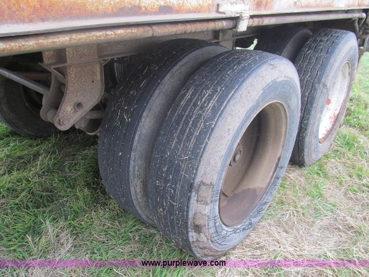 image for item G9576 1984 Imco live bottom trailer