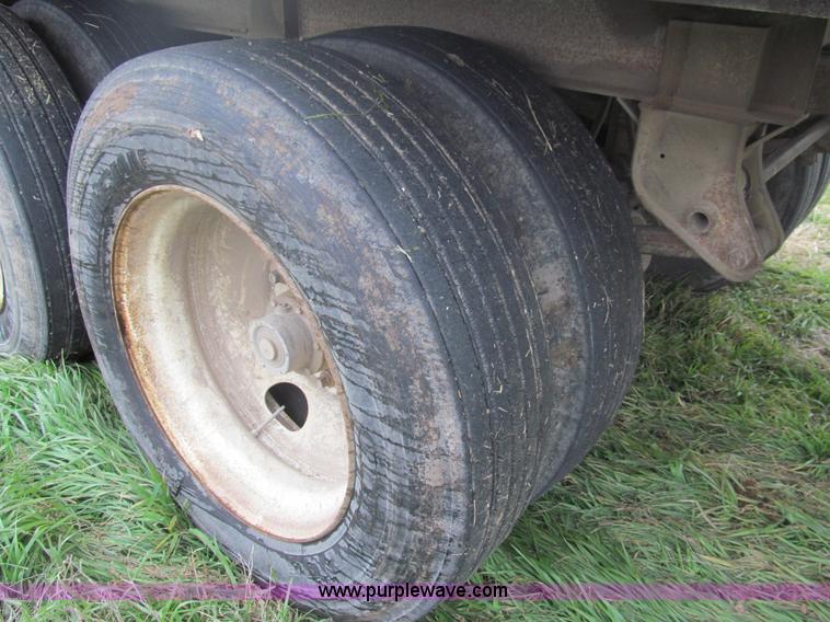 image for item G9576 1984 Imco live bottom trailer