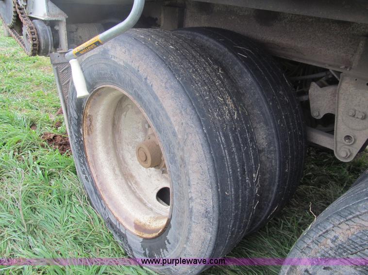 image for item G9576 1984 Imco live bottom trailer