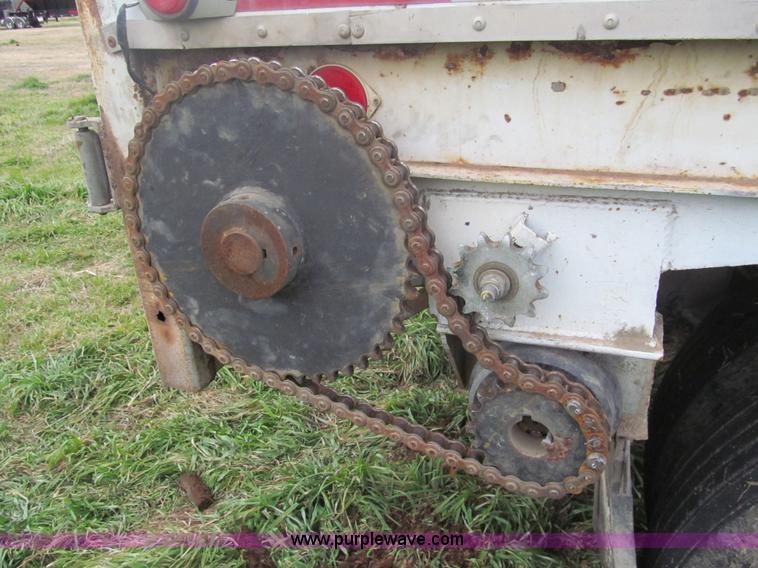 image for item G9576 1984 Imco live bottom trailer