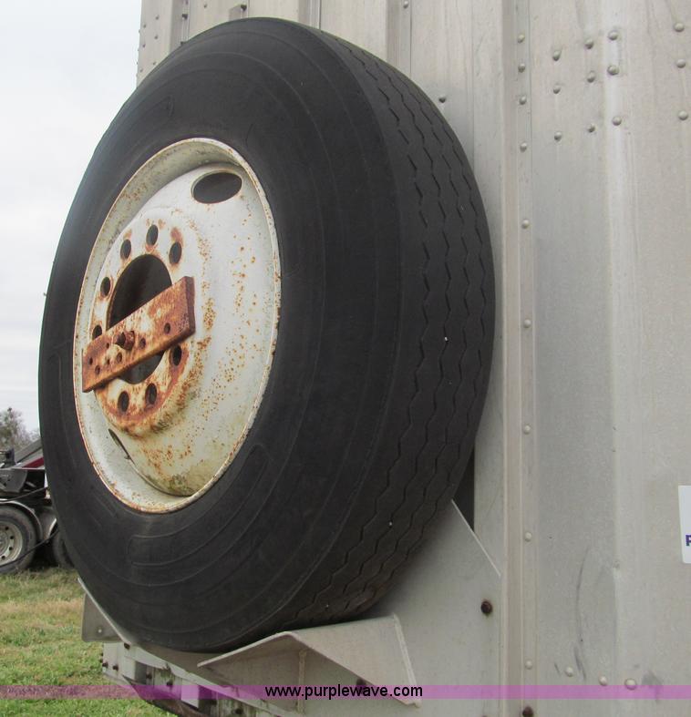 image for item G9577 1979 Merritt livestock trailer