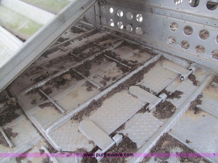 image for item G9577 1979 Merritt livestock trailer