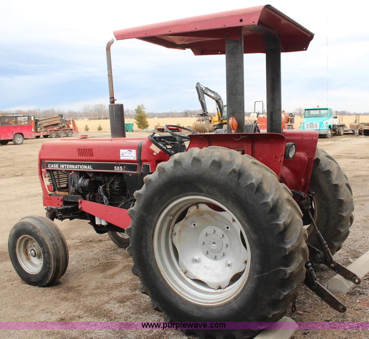 image for item H1317 1987 Case IH 585 tractor