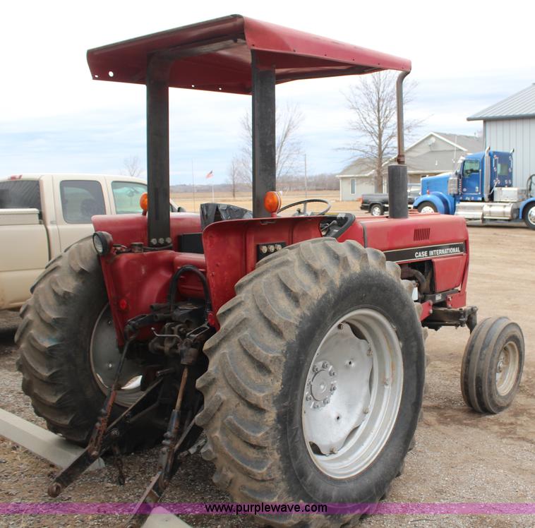 image for item H1317 1987 Case IH 585 tractor
