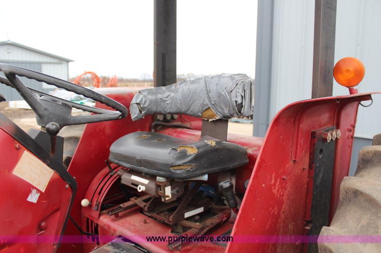 image for item H1317 1987 Case IH 585 tractor