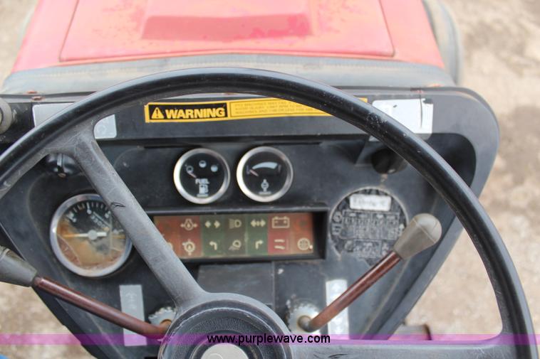 image for item H1317 1987 Case IH 585 tractor