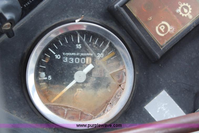 image for item H1317 1987 Case IH 585 tractor