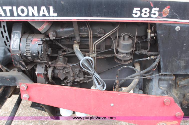 image for item H1317 1987 Case IH 585 tractor