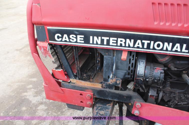 image for item H1317 1987 Case IH 585 tractor