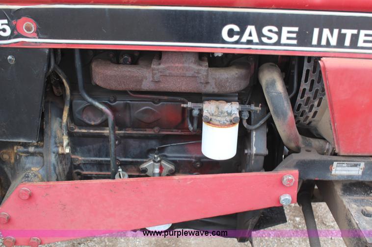 image for item H1317 1987 Case IH 585 tractor