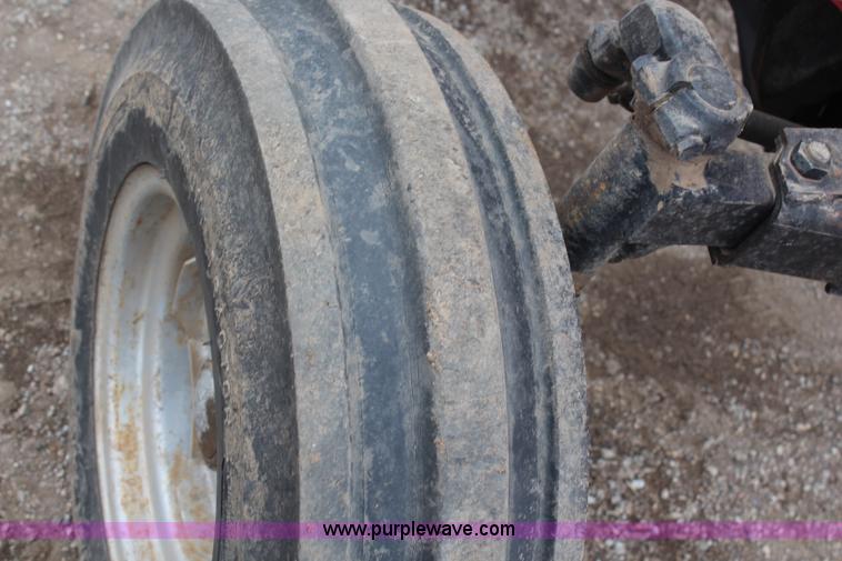 image for item H1317 1987 Case IH 585 tractor