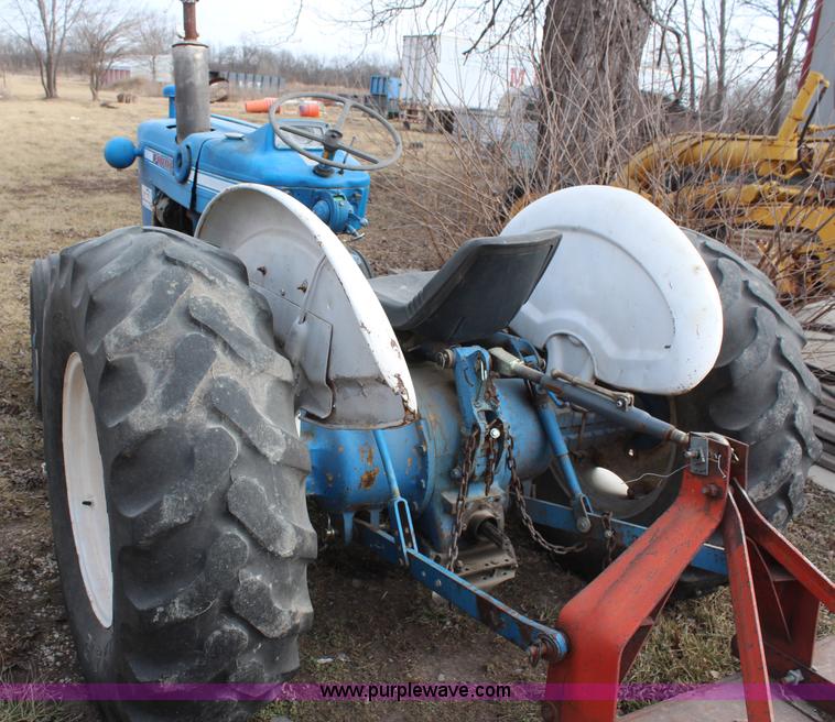 image for item H1376 1970 Ford 4000 tractor