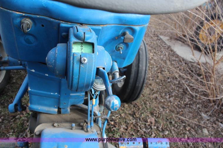 image for item H1376 1970 Ford 4000 tractor