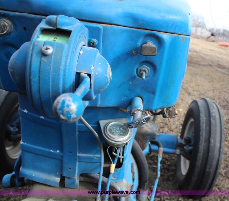 image for item H1376 1970 Ford 4000 tractor