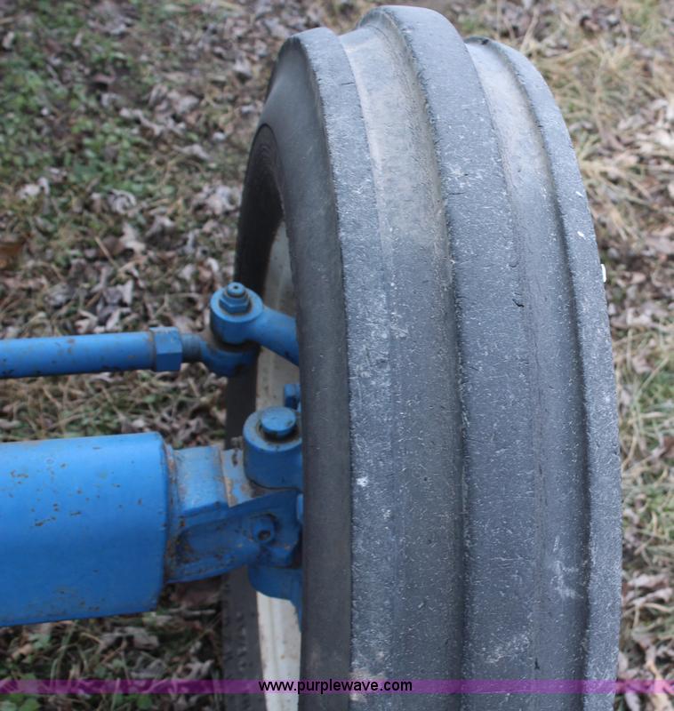 image for item H1376 1970 Ford 4000 tractor