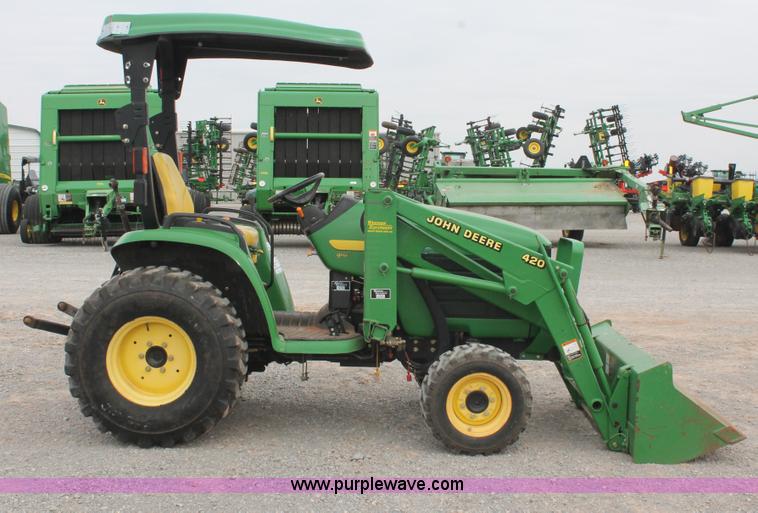 image for item H8260 2004 John Deere 4210 MFWD tractor