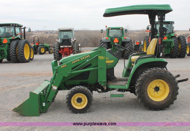 image for item H8260 2004 John Deere 4210 MFWD tractor