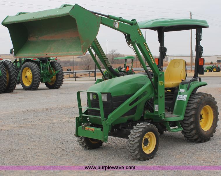image for item H8260 2004 John Deere 4210 MFWD tractor