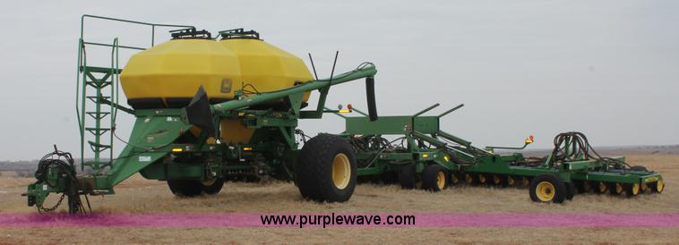 image for item H8261 1997 John Deere 1850 air seeder with John Deere 1900 air cart