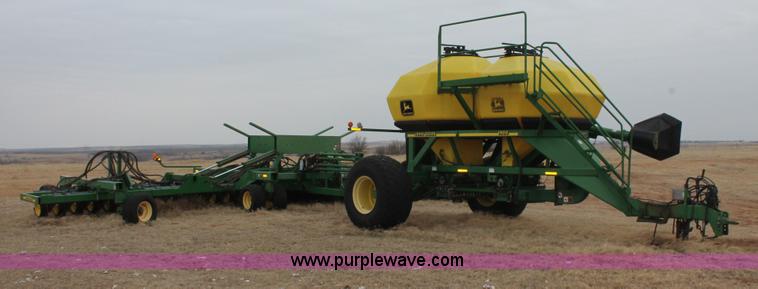 image for item H8261 1997 John Deere 1850 air seeder with John Deere 1900 air cart