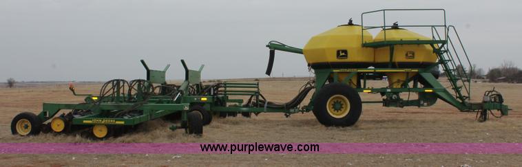 image for item H8261 1997 John Deere 1850 air seeder with John Deere 1900 air cart