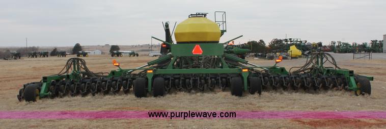 image for item H8261 1997 John Deere 1850 air seeder with John Deere 1900 air cart