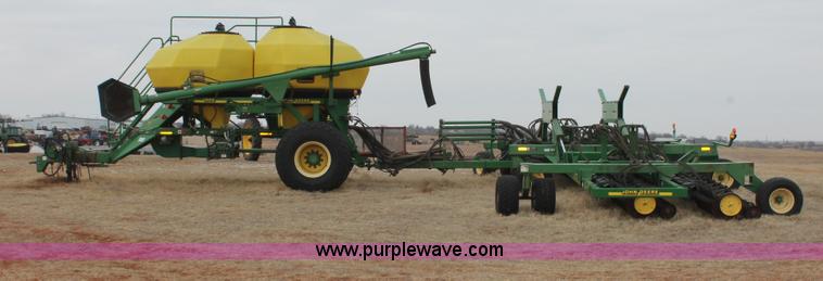 image for item H8261 1997 John Deere 1850 air seeder with John Deere 1900 air cart