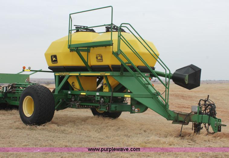 image for item H8261 1997 John Deere 1850 air seeder with John Deere 1900 air cart