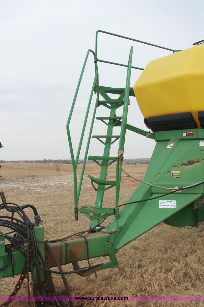 image for item H8261 1997 John Deere 1850 air seeder with John Deere 1900 air cart