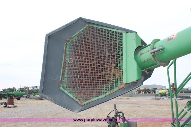 image for item H8261 1997 John Deere 1850 air seeder with John Deere 1900 air cart