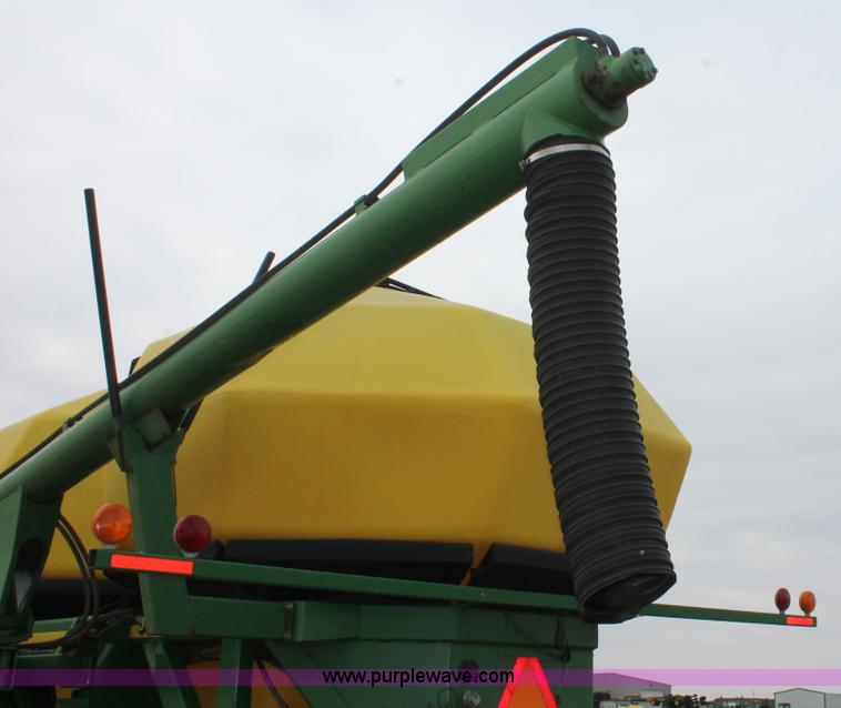 image for item H8261 1997 John Deere 1850 air seeder with John Deere 1900 air cart