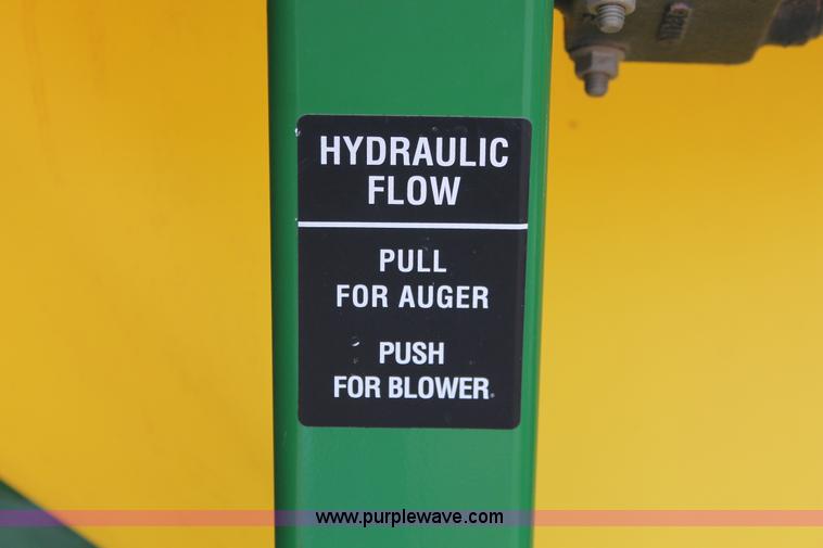 image for item H8261 1997 John Deere 1850 air seeder with John Deere 1900 air cart