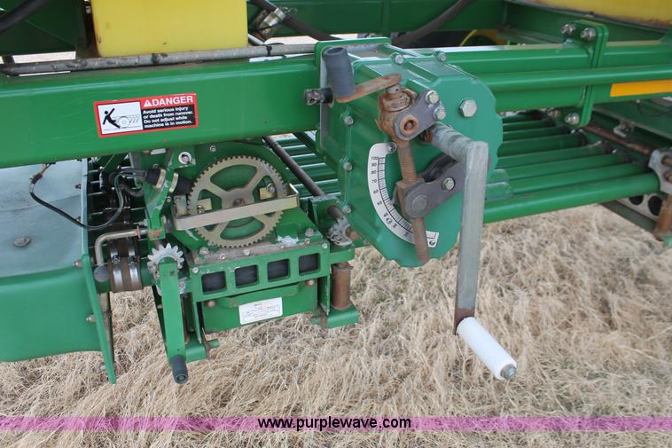 image for item H8261 1997 John Deere 1850 air seeder with John Deere 1900 air cart