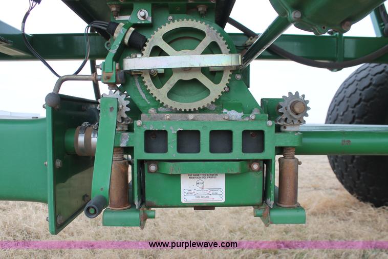 image for item H8261 1997 John Deere 1850 air seeder with John Deere 1900 air cart