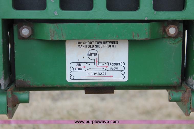 image for item H8261 1997 John Deere 1850 air seeder with John Deere 1900 air cart