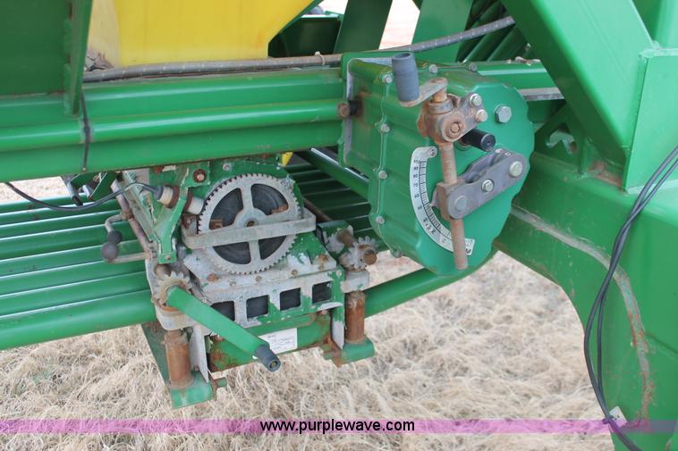 image for item H8261 1997 John Deere 1850 air seeder with John Deere 1900 air cart
