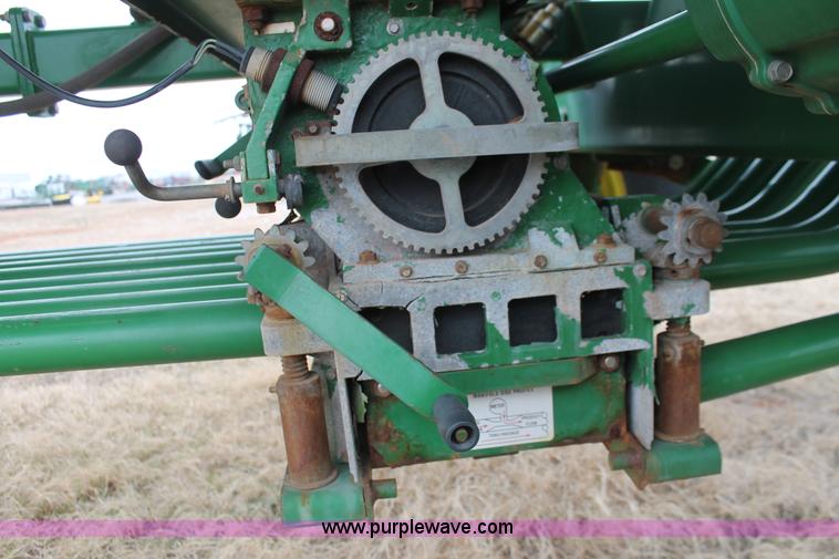 image for item H8261 1997 John Deere 1850 air seeder with John Deere 1900 air cart