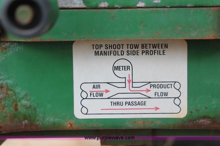 image for item H8261 1997 John Deere 1850 air seeder with John Deere 1900 air cart