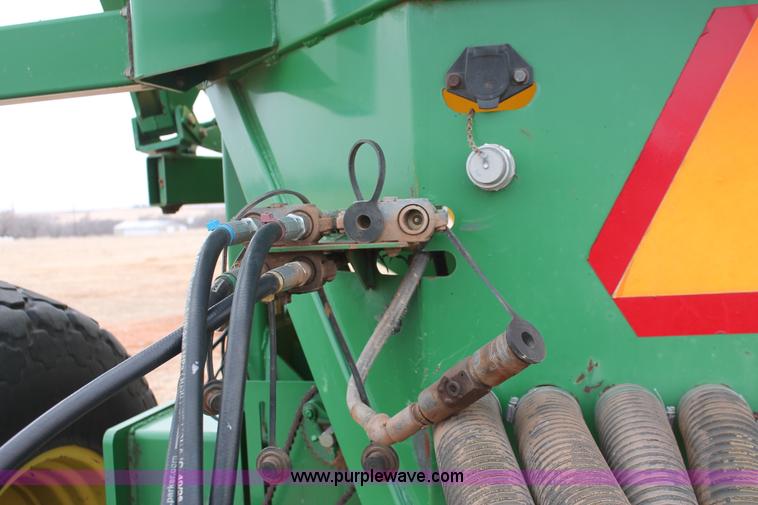 image for item H8261 1997 John Deere 1850 air seeder with John Deere 1900 air cart