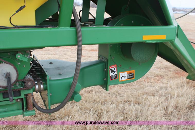 image for item H8261 1997 John Deere 1850 air seeder with John Deere 1900 air cart