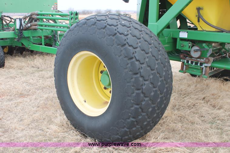 image for item H8261 1997 John Deere 1850 air seeder with John Deere 1900 air cart