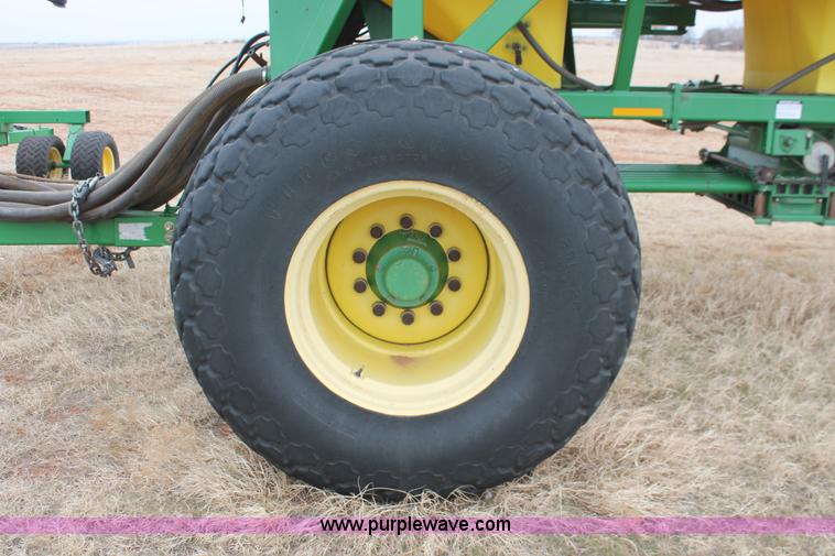 image for item H8261 1997 John Deere 1850 air seeder with John Deere 1900 air cart