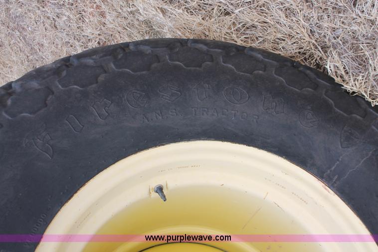 image for item H8261 1997 John Deere 1850 air seeder with John Deere 1900 air cart