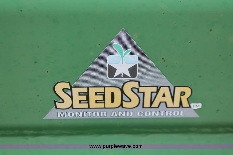 image for item H8261 1997 John Deere 1850 air seeder with John Deere 1900 air cart