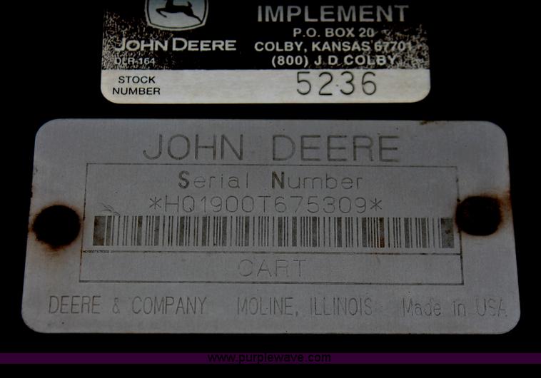 image for item H8261 1997 John Deere 1850 air seeder with John Deere 1900 air cart